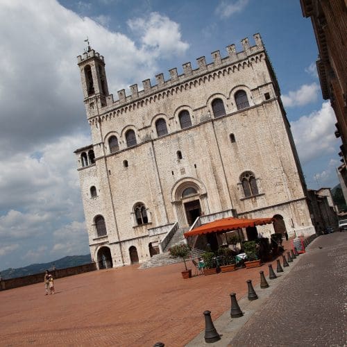 GUBBIO piazza grande4