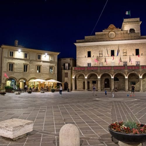 montefalco-centro-storico-piazza-del-comune