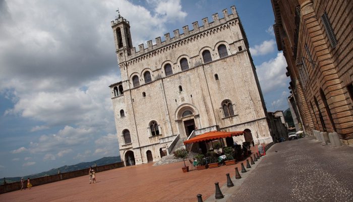GUBBIO piazza grande4